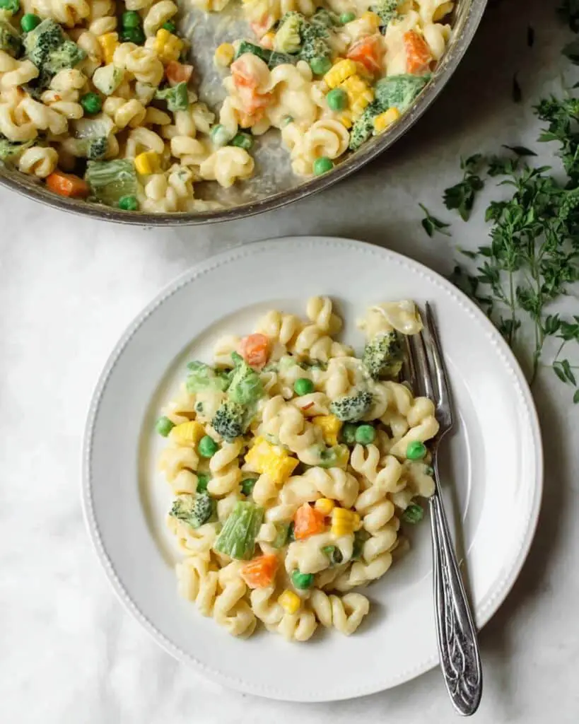 Creamy One Pot Vegetable Mac and Cheese Recipe