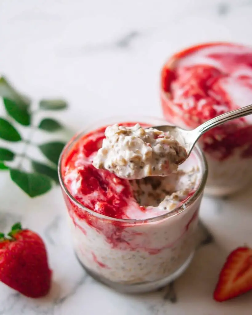 Strawberries & Cream Overnight Oats Recipe