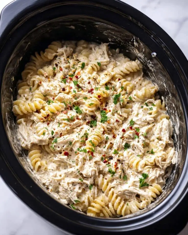 Crockpot Parmesan Garlic Chicken Pasta Recipe